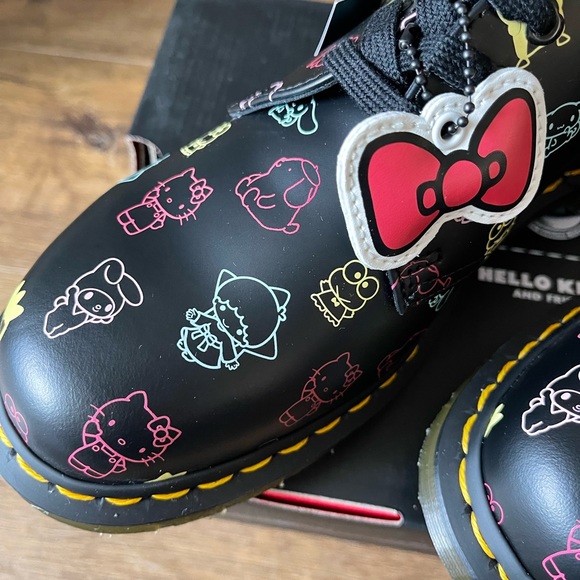 DOC MARTEN’S-NWT/Box Leather Sanrio Character Shoes - Picture 4 of 13